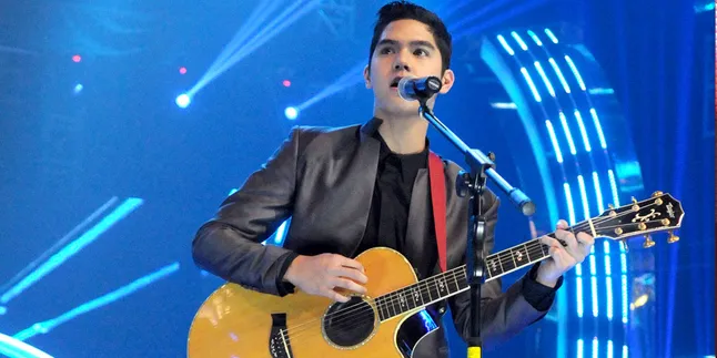 Deretan  Gadis Seksi Warnai Grand Launching Anang Karaoke!!