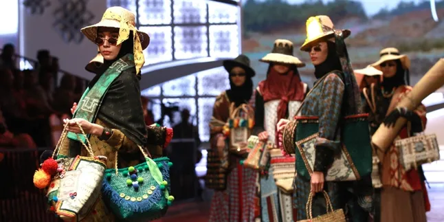Desainer Vivi Zubaedi Ingin Populerkan Purun Desainer Vivi Zubaedi Ingin Populerkan Purun