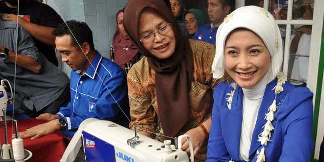 Desy Ratnasari Pernah Jadi Penjahit Bohongan Desy Ratnasari Pernah Jadi Penjahit Bohongan