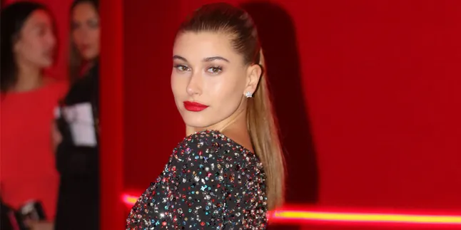 Detail & Harga Cincin Tunangan Hailey Baldwin Akhirnya Terungkap! Detail & Harga Cincin Tunangan Hailey Baldwin Akhirnya Terungkap!