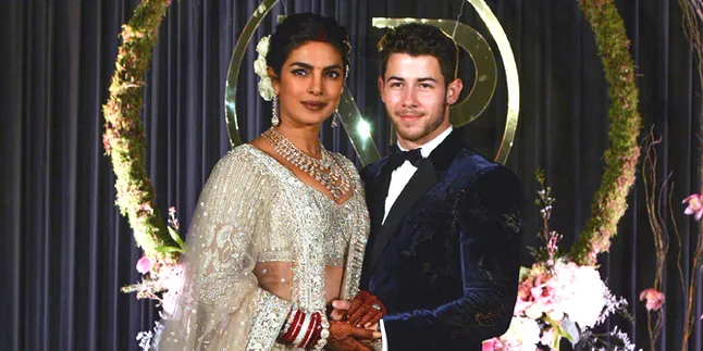 Detail Gaun Pernikahan Priyanka Chopra, Penuh Pesan & Berhias 2,3 Juta Manik Mutiara