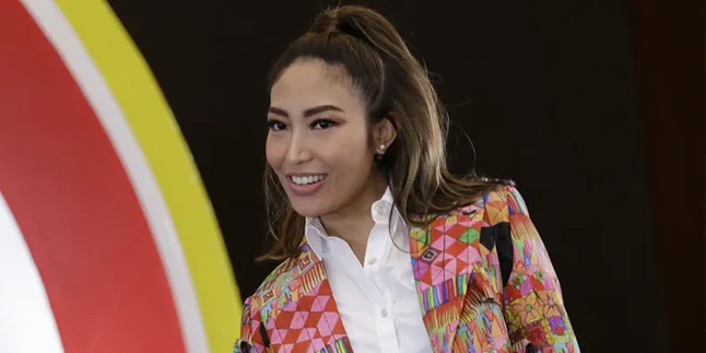 Detik-Detik Ayu Dewi Melahirkan Anak Ketiga, Umumkan Nama Anak Bungsu di IG Detik-Detik Ayu Dewi Melahirkan Anak Ketiga, Umumkan Nama Anak Bungsu di IG