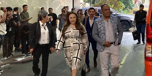Detik-detik Lisa Mariana Datang ke Bareskrim Terkait Kasus Ridwan Kamil Detik-detik Lisa Mariana Datang ke Bareskrim Terkait Kasus Ridwan Kamil