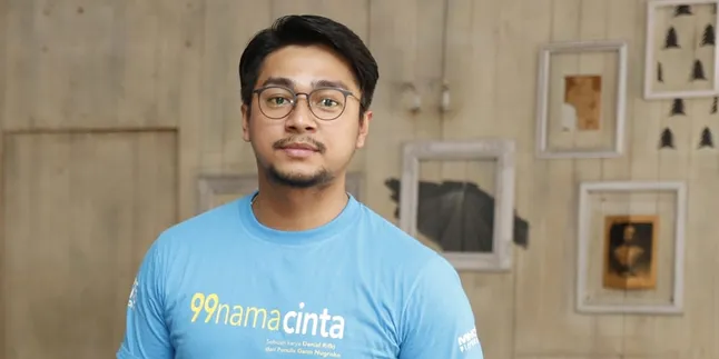 Deva Mahenra Syuting Bareng Santri, Tak Dikenali Sebagai Artis dan Dipanggil 'Gus'