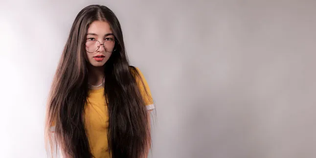 Devina Aureel Si Cantik Gokil Dengan Rambut Indah & Alis Cetar