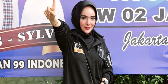 Devita Rusdi Rela Blusukan Demi Agus Yudhoyono Devita Rusdi Rela Blusukan Demi Agus Yudhoyono