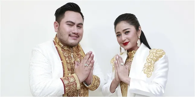 Dewi Perssik & Nassar Bawakan Soundtrack Sinetron Azab Diiringi Orkestra