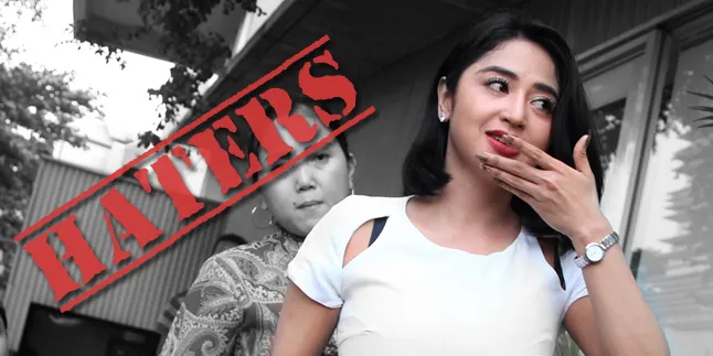 Dewi Perssik Ancam Akan Laporkan Seorang Haters di Instagram