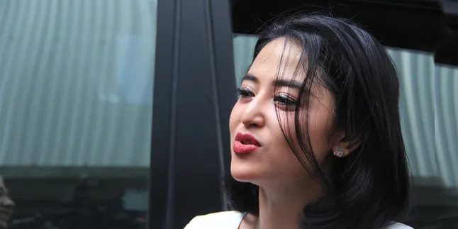 Dewi Perssik Bantah Pernah Ngomong Dinikahi Johnson Yaptonaga Dewi Perssik Bantah Pernah Ngomong Dinikahi Johnson Yaptonaga