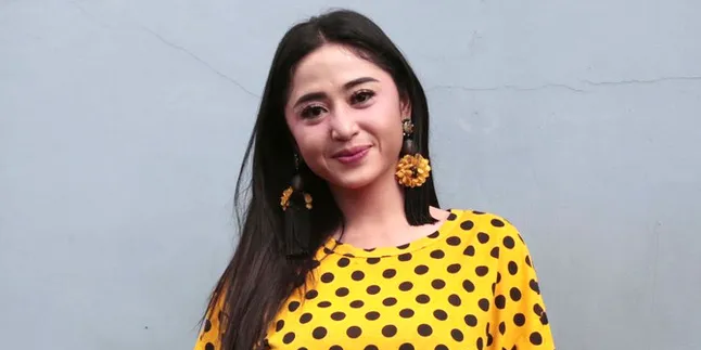 Dewi Perssik Buka-Bukaan Tentang Malam Pertamanya Dengan Saipul Jamil ke Hotman Paris