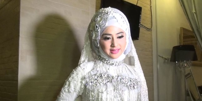 Dewi Perssik Didapuk Bacakan Qiroah di Muktamar PKB 2014