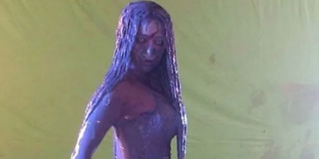Dewi Perssik Jadi Hantu Seksi di 'HANTU LUMPUR LAPINDO' Dewi Perssik Jadi Hantu Seksi di 'HANTU LUMPUR LAPINDO'