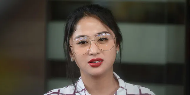 Dewi Perssik Jalani Pemeriksaan Atas Laporan Rosa Meldianti