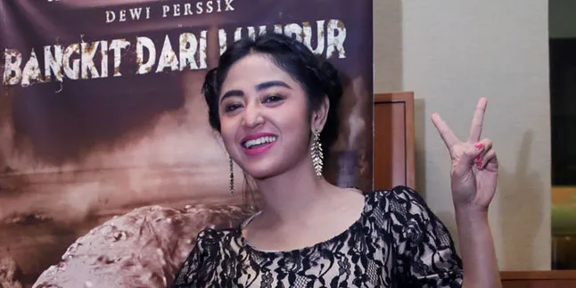 Dewi Perssik Malu-Malu Akui Dekat Dengan Pengusaha