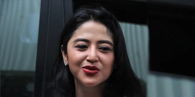 Dewi Perssik Ngaku-Ngaku Nikah Biar Banyak Teman