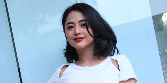 Dewi Perssik 'Ora Urus' Artis Pencari Sensasi