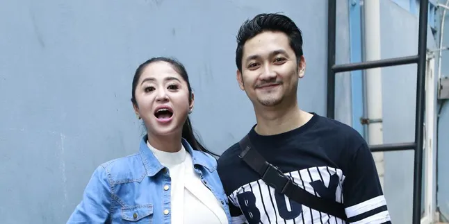 Dewi Perssik Sedih, Sudah Belikan Emas dan Penuhi Kebutuhan Tapi Sering Diomongin di Belakang Oleh Mertua