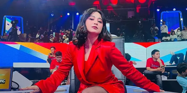 Dewi Perssik Siap Menggoyang Singapore Lewat Konser Dangdut Mania