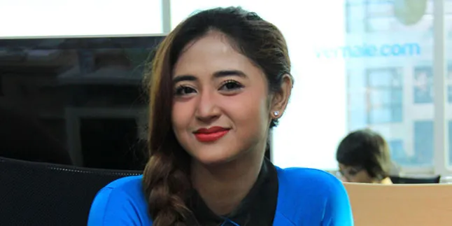 Dewi Perssik: Tampil Cantik, Agar Kekasih Bergairah