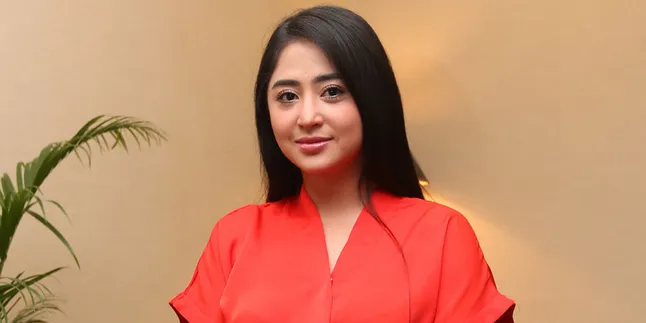 Dewi Perssik Tanggapi Soal Adu Mulut Dengan Ayu Ting Ting