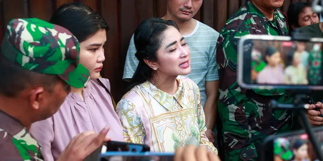 Dewi Perssik Tantang Saiful Jamil Laporkan Dirinya Ke Polisi