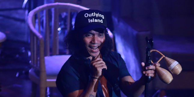 Dewi Perssik Terbang, Konser Slank di Ultah MNCTV Penuh Kejutan