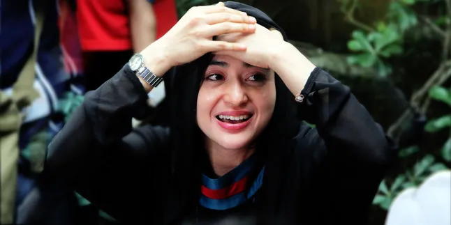 Dewi Perssik Tetap Cantik Walau Jarang Mandi, Ini Rahasianya