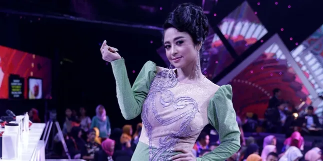 Dewi Perssik Unggah Foto Saat Masih Remaja, Seketika Panen Pujian Dewi Perssik Unggah Foto Saat Masih Remaja, Seketika Panen Pujian