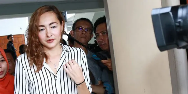 Dewi Rezer Ungkap Pernah Diusir Anak & Marcellino Lefrandt Dewi Rezer Ungkap Pernah Diusir Anak & Marcellino Lefrandt