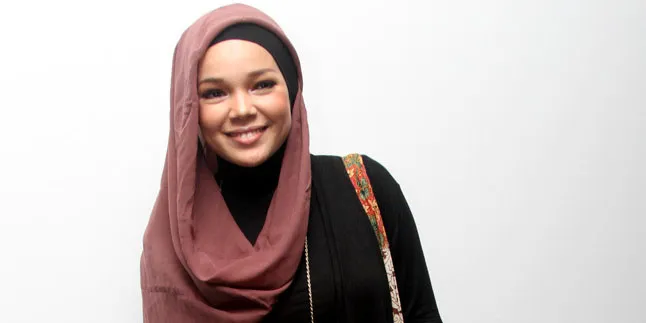 Dewi Sandra Anggap Pekerjaan Seperti Pakaian