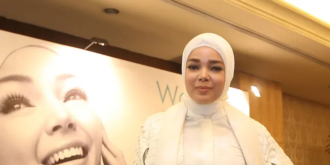 Dewi Sandra Jadikan Ramadan Tahun Ini Momen Introspeksi Dewi Sandra Jadikan Ramadan Tahun Ini Momen Introspeksi
