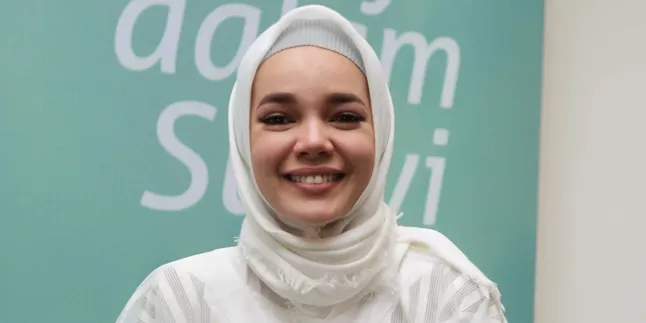 Dewi Sandra Salat Istikharah Sebelum Comeback Nyanyi