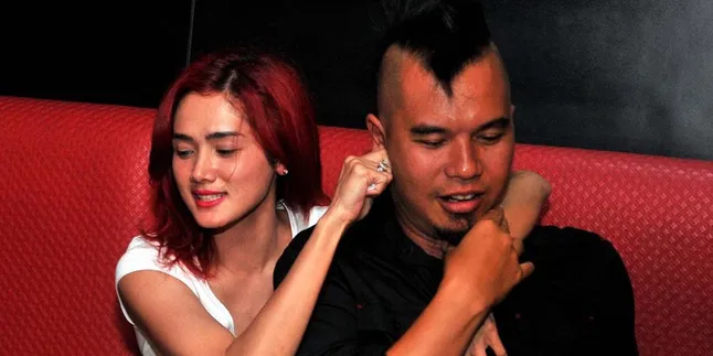 Dhani Sebut Tipe Idamannya Orang Sunda, Bukti Cinta ke Mulan? Dhani Sebut Tipe Idamannya Orang Sunda, Bukti Cinta ke Mulan?