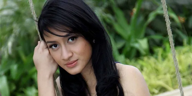 Dhini Gayatri Ingin Operasi Payudara, Tapi...