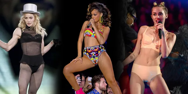 Pakai Bikini di Atas Panggung, Para Penyanyi Seksi Ini Cuek!