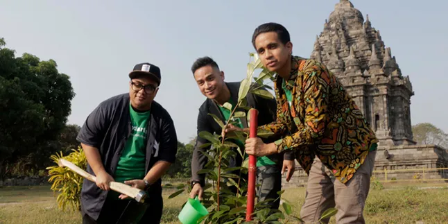 Di Bawah Sengatan Matahari, Igor Saykoji & Andovi da Lopez Tanam Bibit Pohon Di Bawah Sengatan Matahari, Igor Saykoji & Andovi da Lopez Tanam Bibit Pohon