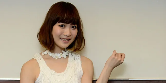 Di Indonesia, May'n Suka Makan Ayam Betutu