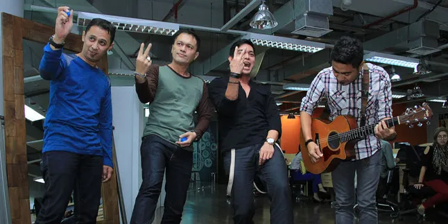 Di 'Intim Berdua', Ada Band Ngerap