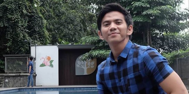 Stay at Home, Ridho DA Turns His Private Room into a Shooting Location