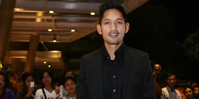 Di Tengah Acara Live, Ibnu Jamil Nekat Selfie!