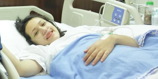 Di Tengah Cobaan, Adelia Istri Pasha Melahirkan Anak Laki-Laki