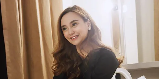 Di Tengah Kabar Pindah Agama, Salmafina Sunan Ungkap Kalimat Bijak