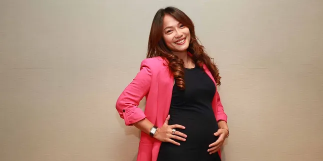 Di Tengah Kebahagiaan Sambut Buah Hati, Jenny Cortez Terisak Ingat Kondisi Ibu