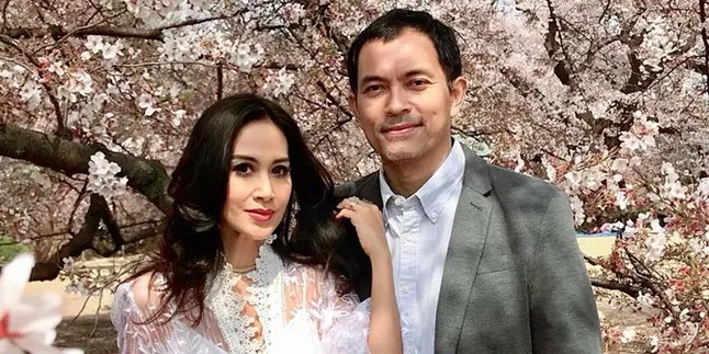 Diah Permatasari Posting Foto Lama Mesra Bareng Suami, Cinta Awet 22 Tahun Diah Permatasari Posting Foto Lama Mesra Bareng Suami, Cinta Awet 22 Tahun