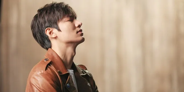 Diajak Salaman 'Calon Mertua', Lee Min Ho Salah Tingkah Diajak Salaman 'Calon Mertua', Lee Min Ho Salah Tingkah