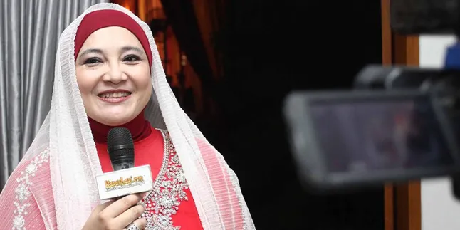 Diam-Diam, Fanny Bauty Sudah Nikah Dengan Bule! Diam-Diam, Fanny Bauty Sudah Nikah Dengan Bule!
