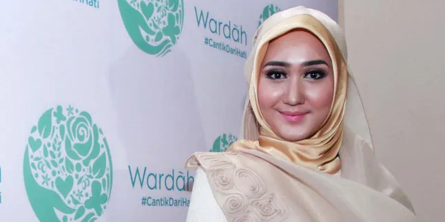 Dian Pelangi Dikabarkan Cerai Dari Tito, Ibu Tak Mau Komentar Dian Pelangi Dikabarkan Cerai Dari Tito, Ibu Tak Mau Komentar