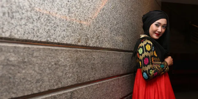 Dian Pelangi Sempatkan Umrah Sebelum Berangkat Ke Fashion Week
