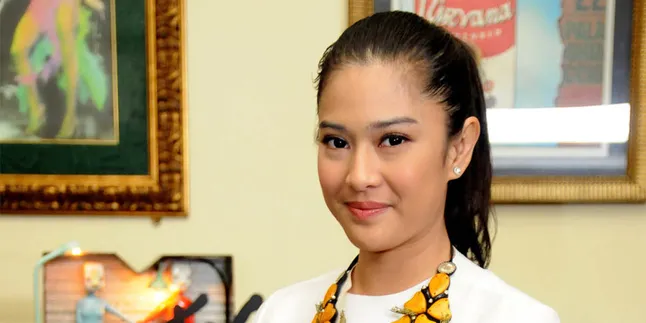 Dian Sastrowardoyo Tak Mau Komentari Kasus Mertua Dian Sastrowardoyo Tak Mau Komentari Kasus Mertua