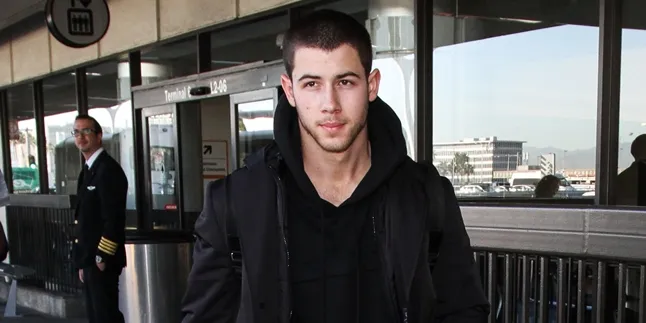 Dianggap Sebagai Ikon Gay, Nick Jonas Merasa Terhormat